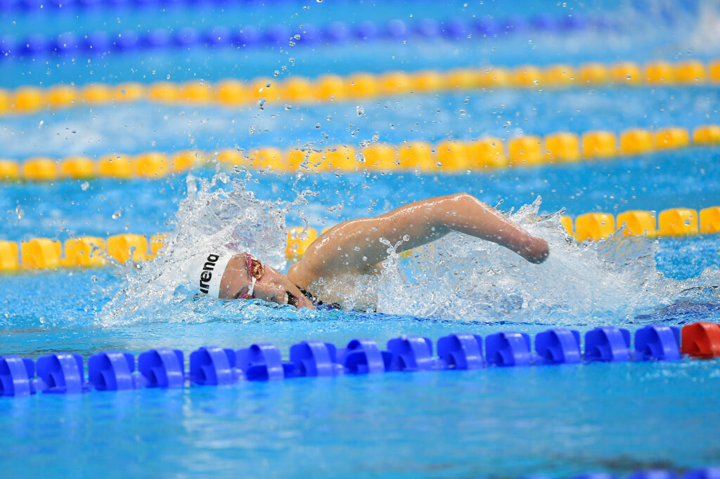 Daniela Gimenez nadando en una competencia paralímpica.